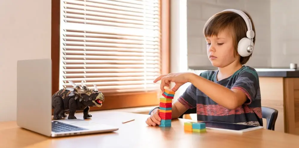 Những Điều Người Mẹ Trẻ Cần Biết Khi Chăm Sóc Con Trai Tự Kỷ