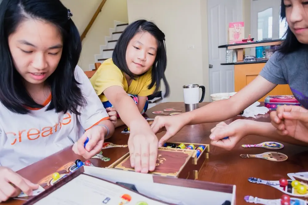 Làm Thế Nào Để Đối Phó Với Những Cơn Giận Dữ Của Trẻ Tự Kỷ