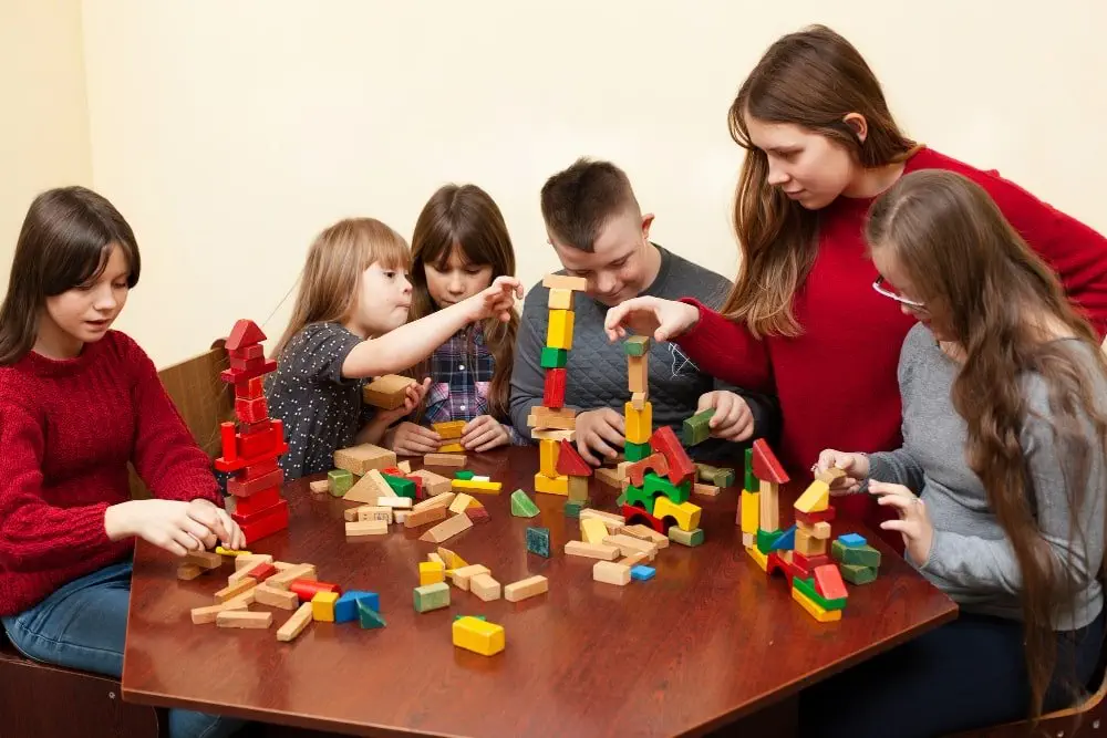 Các Hoạt Động Giúp Trẻ Tự Kỷ Cải Thiện Kỹ Năng Giao Tiếp