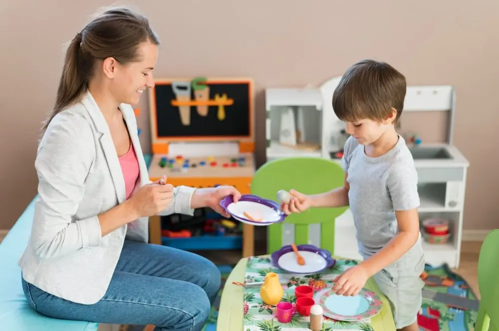 Những Điều Người Mẹ Trẻ Cần Biết Khi Chăm Sóc Con Trai Tự Kỷ