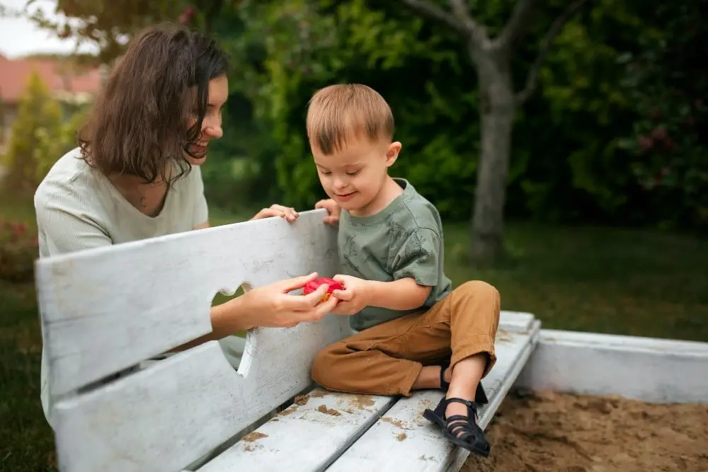 Những Lời Khuyên Hữu Ích Cho Bố Mẹ Có Con Trai Tự Kỷ